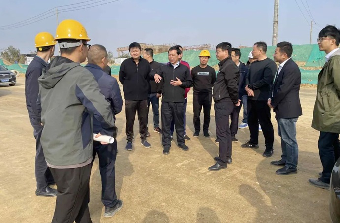 市政公用集團(tuán)萬義輝深入朱橋東路綜合管廊及基礎(chǔ)設(shè)施建設(shè)工程、昌東三路道路建設(shè)工程檢查指導(dǎo)